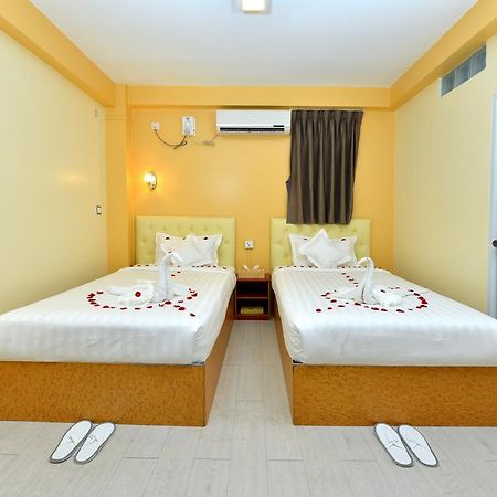Okkala Hotel Yangon Esterno foto