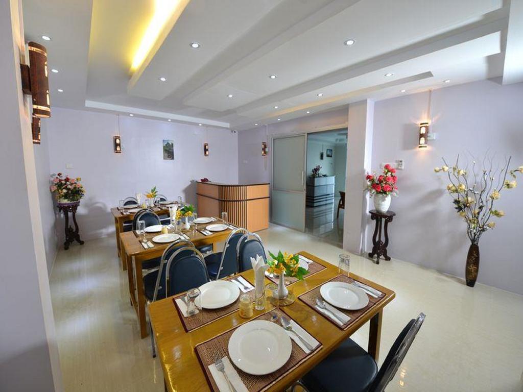 Okkala Hotel Yangon Esterno foto