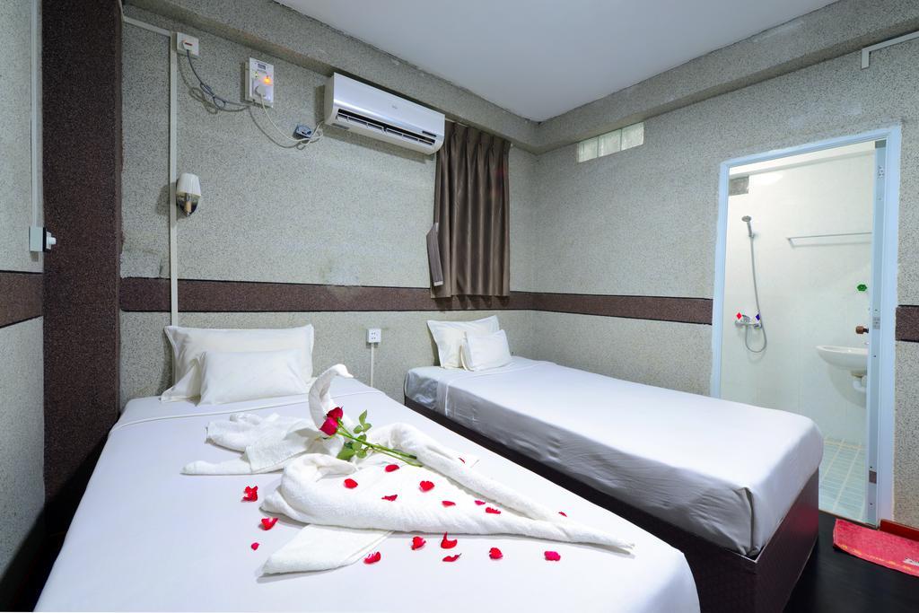 Okkala Hotel Yangon Esterno foto