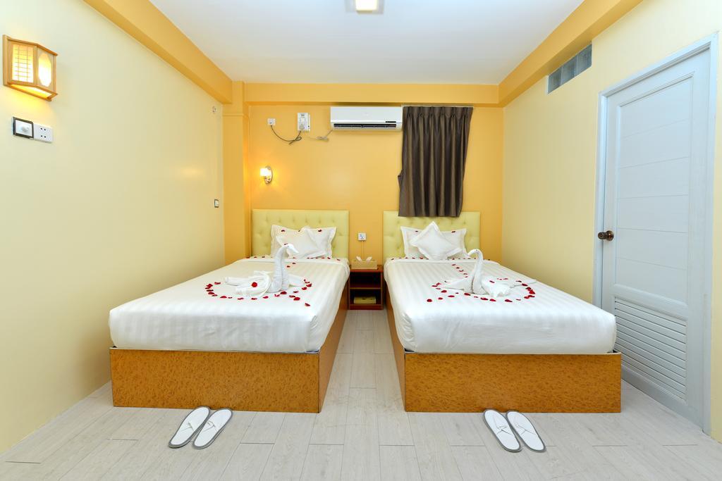 Okkala Hotel Yangon Esterno foto