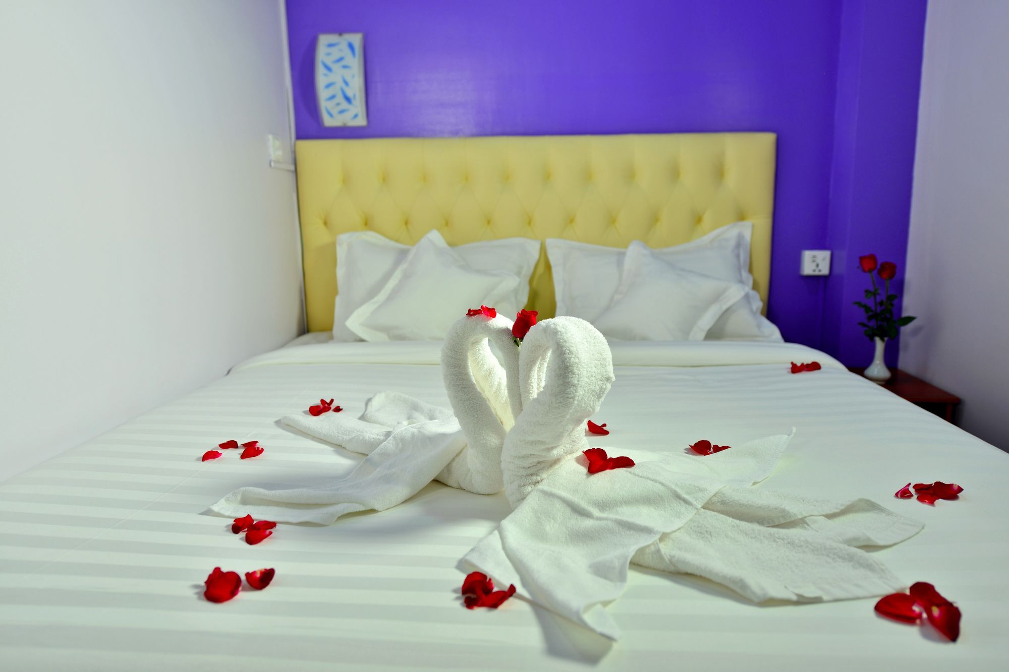 Okkala Hotel Yangon Esterno foto