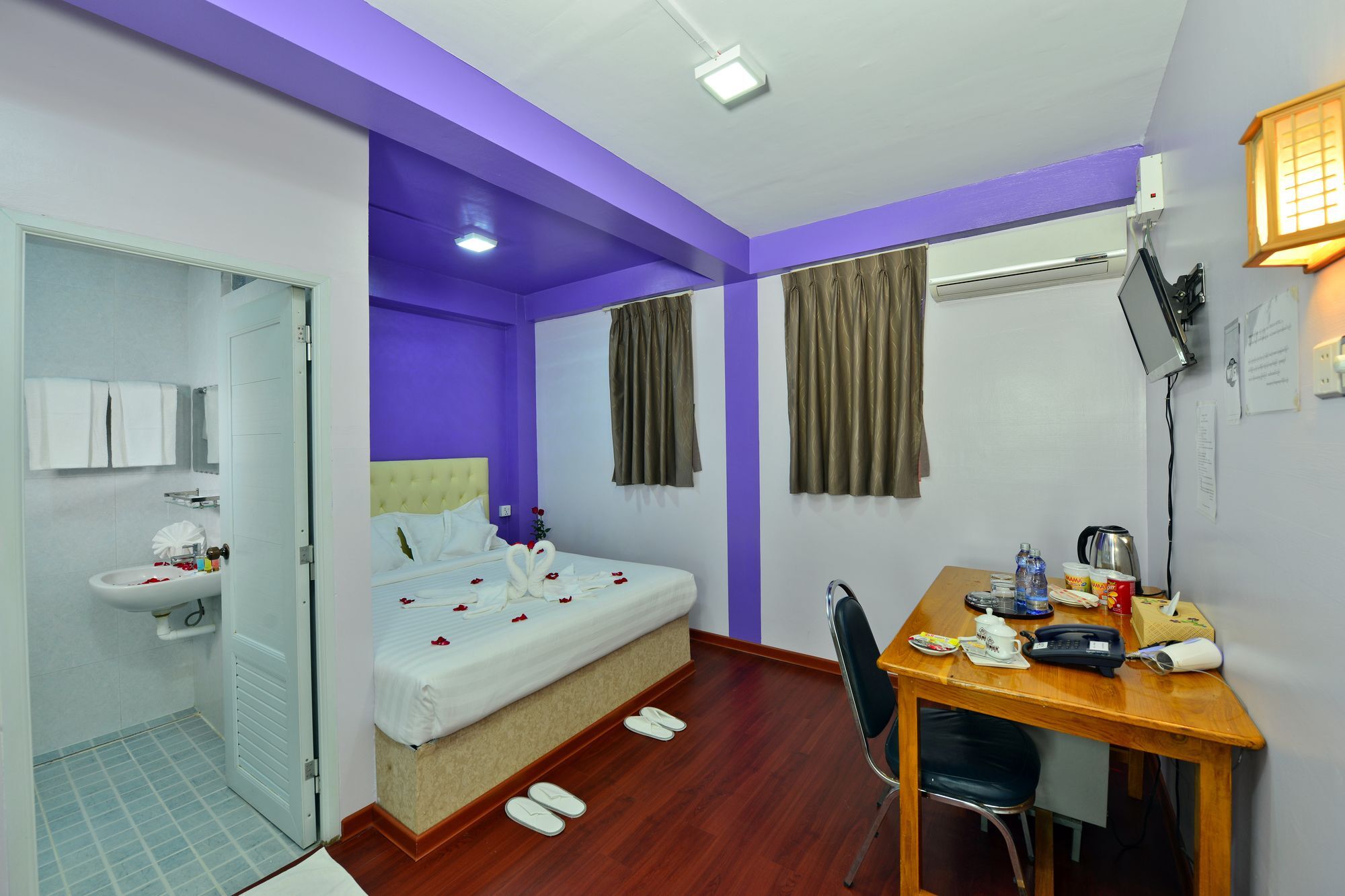 Okkala Hotel Yangon Esterno foto